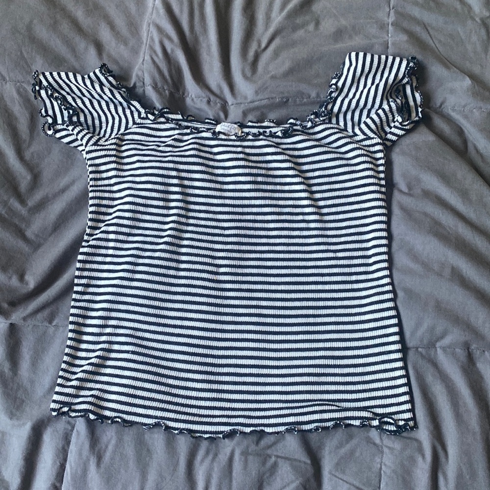 Tight off the shoulder crop top. Size small